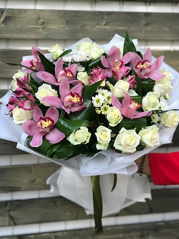 Букет цветов из: Розы и Хризантемы в Малке