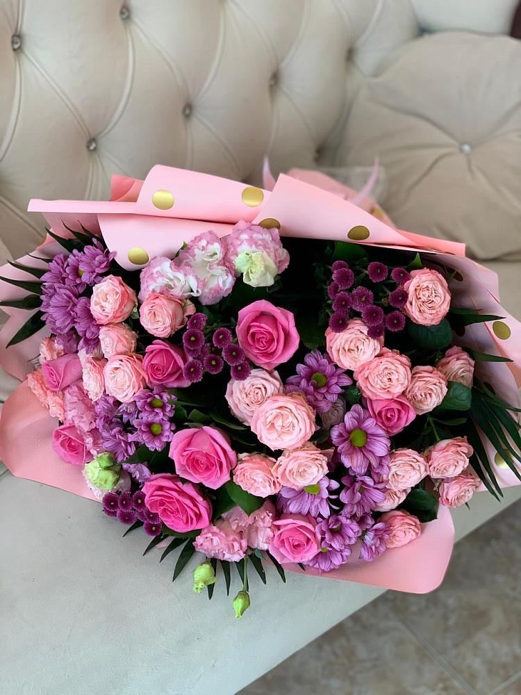 Букет цветов из: Хризантемы, Розы и Лизиантусы в Малке