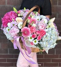 Композиция солнечный день в Малке Цветочная композиция из Розы, Хризантемы, Пионы и Лизиантусы в корзине в Малке