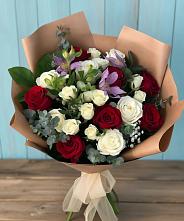 Букет цветов из:  Розы и Альстромерии в Малке