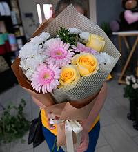 Букет цветов из:  Герберы, Розы и Хризантемы в Малке