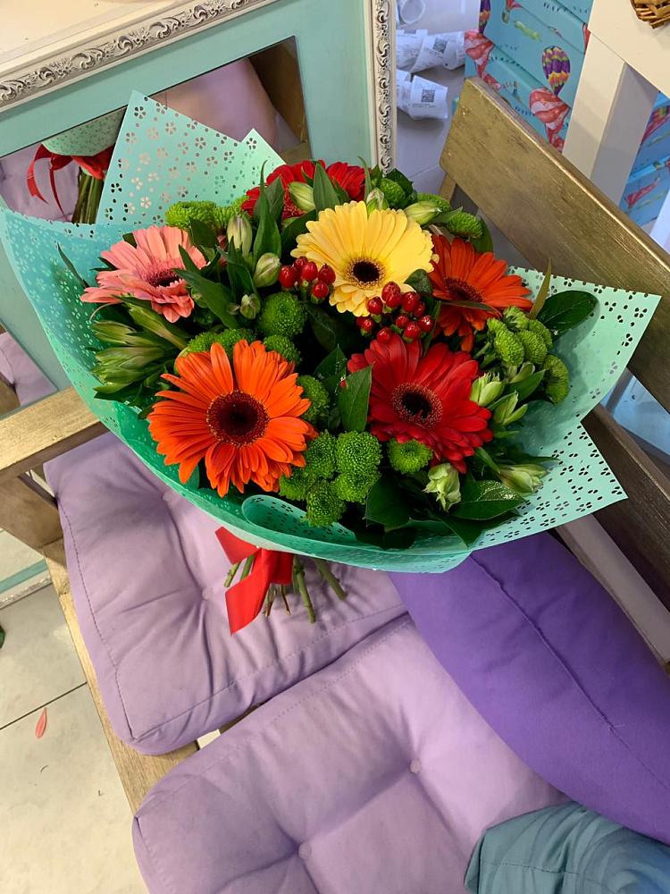 Букет цветов из: Герберы, Хризантемы и Альстромерии в Малке