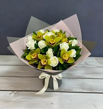 Букет цветов из:  Орхидеи и Розы в Малке