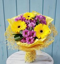 Букет цветов из:  Хризантемы и Герберы в Малке