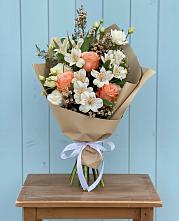 Букет цветов из:  Альстромерии, Лизиантусы, Розы и Хризантемы #REPLACE_PRED# Малке