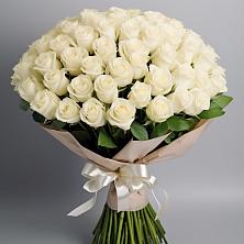 Букет 101 беля роза Белоснежка в Малке