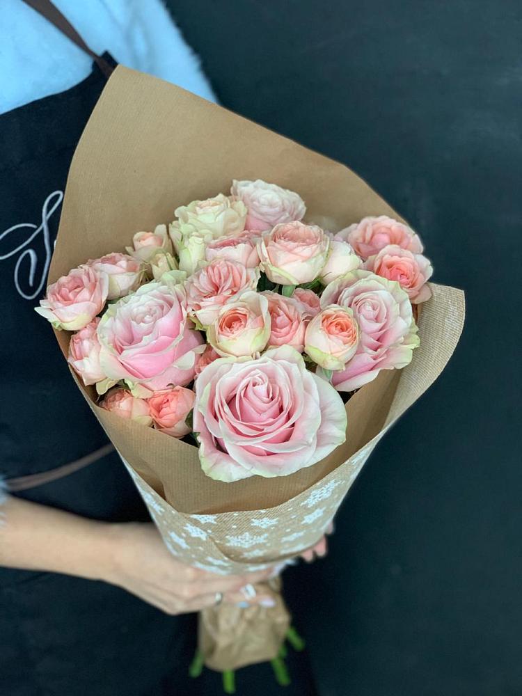 Букет цветов из: Хризантемы и Розы в Малке