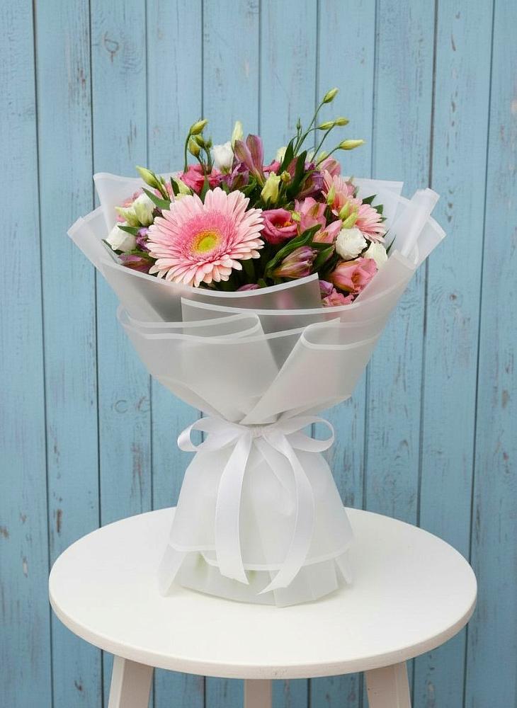 Букет цветов из: Герберы, Альстромерии и Лизиантусы в Малке