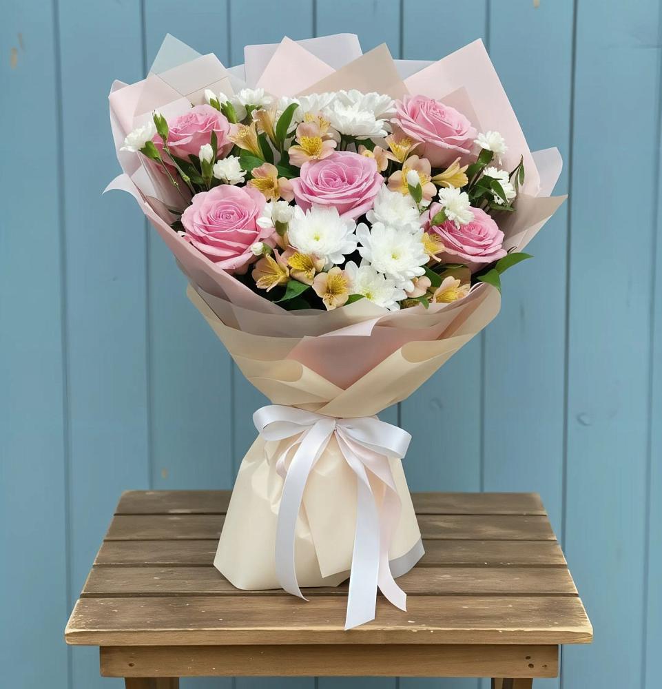 Букет цветов из: Гвоздики, Орхидеи и Розы в Малке