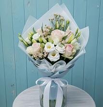 Букет цветов из:  Розы и Лизиантусы в Малке