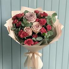 Букет цветов из:  Гвоздики и Розы в Малке