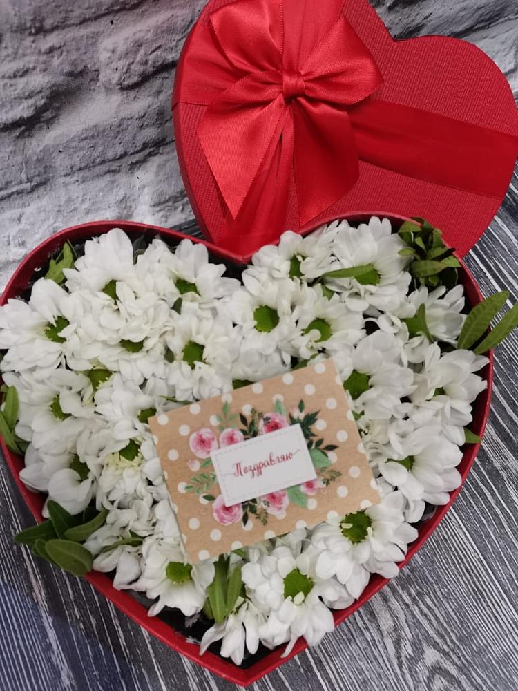 Цветочная композиция из Хризантемы в виде сердца в Малке