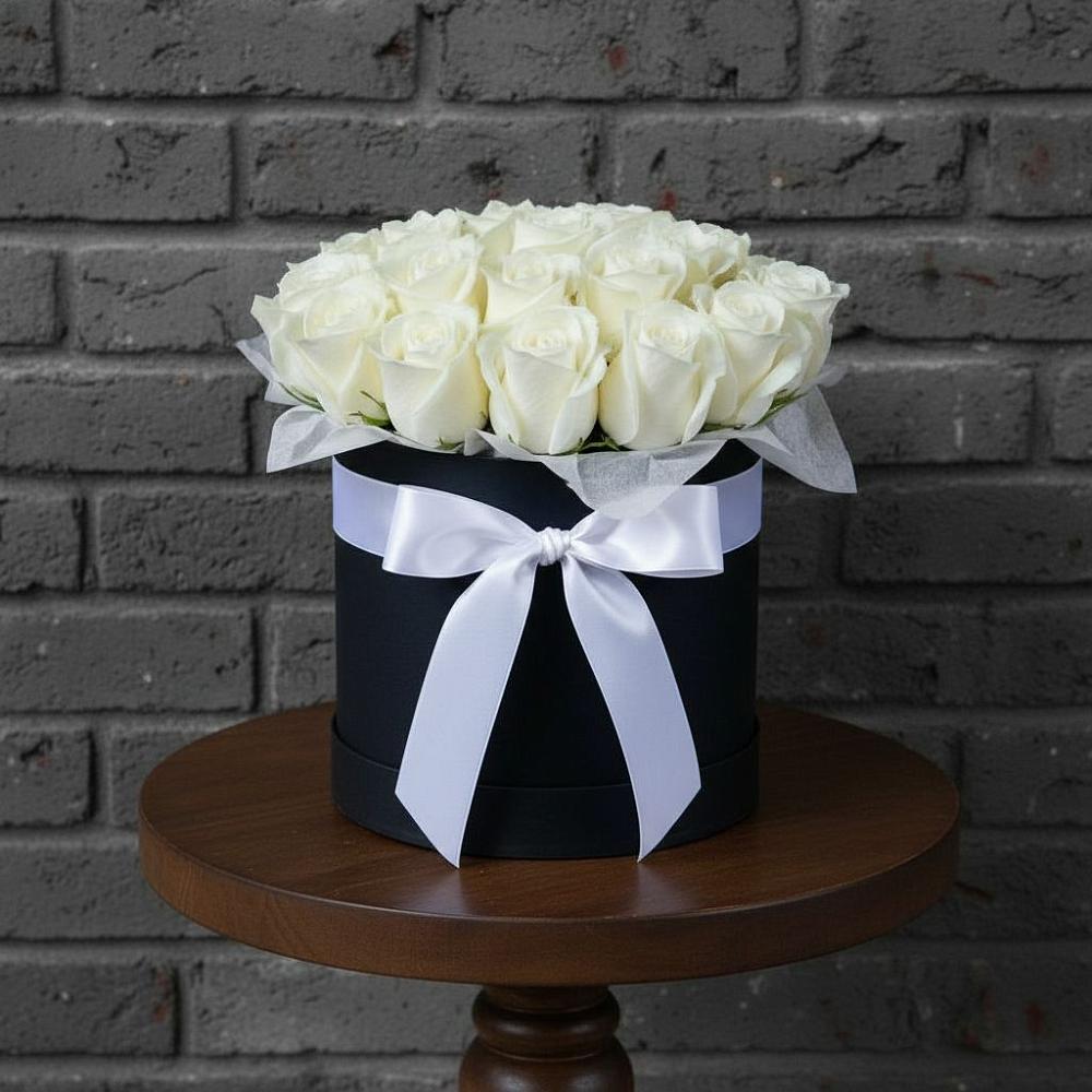 Цветочная композиция из Розы в шляпной коробке в Малке