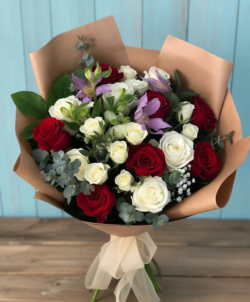 Букет цветов из: Розы и Альстромерии в Малке