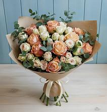 Букет цветов из:  Альстромерии и Розы в Малке